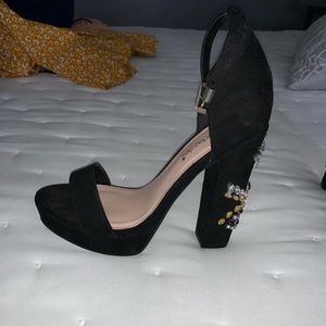 Shoe dazzle heels